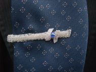 Kravatová spona (stříbrná s modrým)
